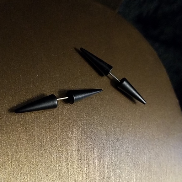 Spike Earrings - Picture 3 of 4